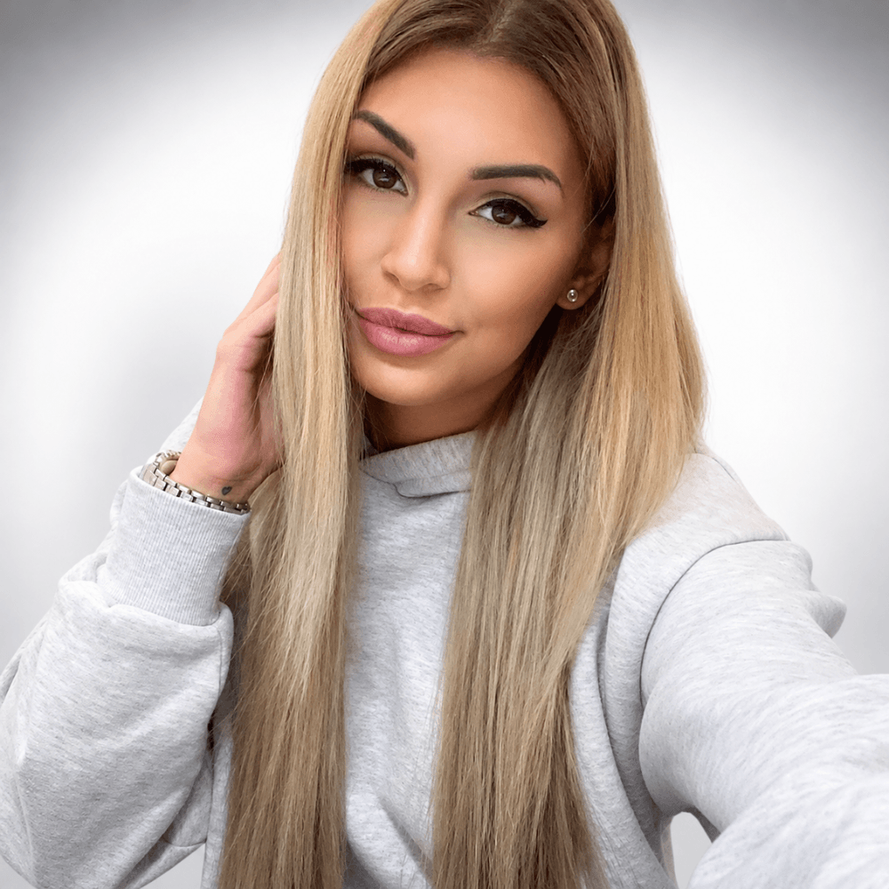 Enikő – Glow Up Nails